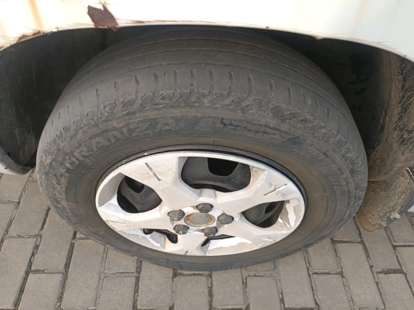 2014 Nissan Terrano XL (D), Diesel, Manual, 1,68,297 km, tyre