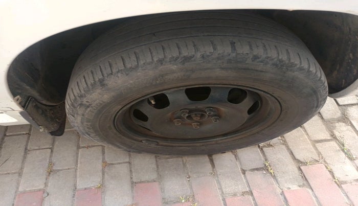 2014 Nissan Terrano XL (D), Diesel, Manual, 1,68,297 km, tyre