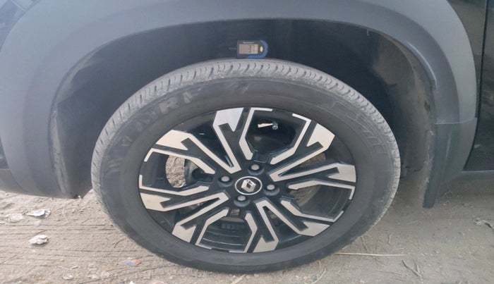 2024 Renault Kiger RXT (O) MT, Petrol, Manual, 8,269 km, tyre