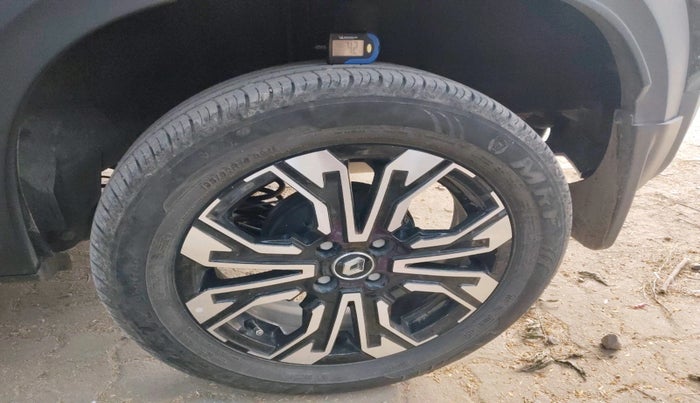 2024 Renault Kiger RXT (O) MT, Petrol, Manual, 8,269 km, tyre