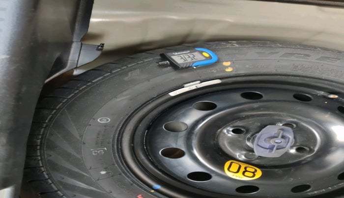 2021 Maruti Swift ZXI, Petrol, Manual, 47,022 km, tyre