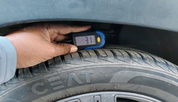 2020 Renault Kwid CLIMBER 1.0 (O), Petrol, Manual, 28,859 km, tyre