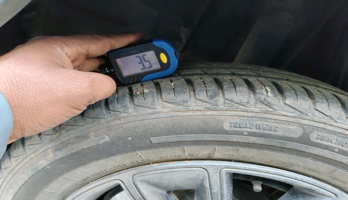 2020 Renault Kwid CLIMBER 1.0 (O), Petrol, Manual, 28,859 km, tyre