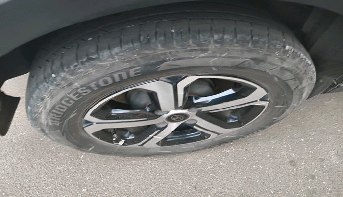 2023 Tata NEXON XZA PLUS SUNROOF PETROL, Petrol, Automatic, 31,665 km, tyre