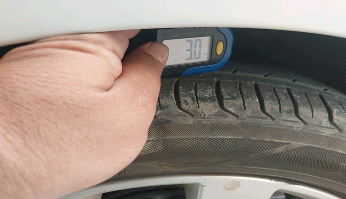 2011 Hyundai Verna FLUIDIC 1.6 VTVT SX, Petrol, Manual, 81,485 km, tyre