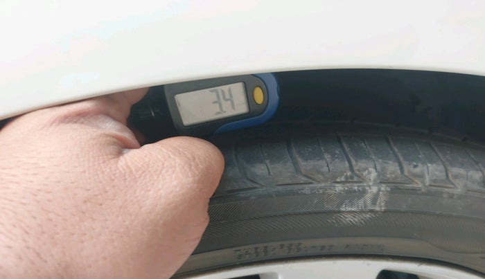 2011 Hyundai Verna FLUIDIC 1.6 VTVT SX, Petrol, Manual, 81,485 km, tyre