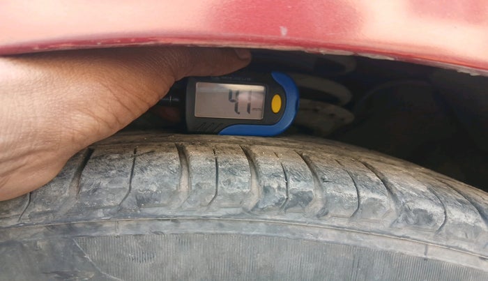 2013 Hyundai New Elantra 1.8 S VTVT, Petrol, Manual, 1,72,661 km, tyre