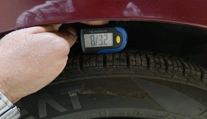 2015 Hyundai i10 SPORTZ 1.1, Petrol, Manual, 27,527 km, tyre