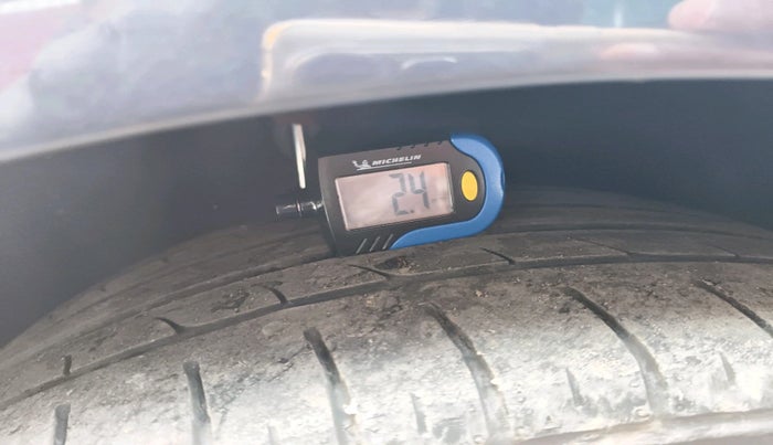 2012 Audi A4 2.0 TDI, Diesel, Automatic, 1,30,918 km, tyre