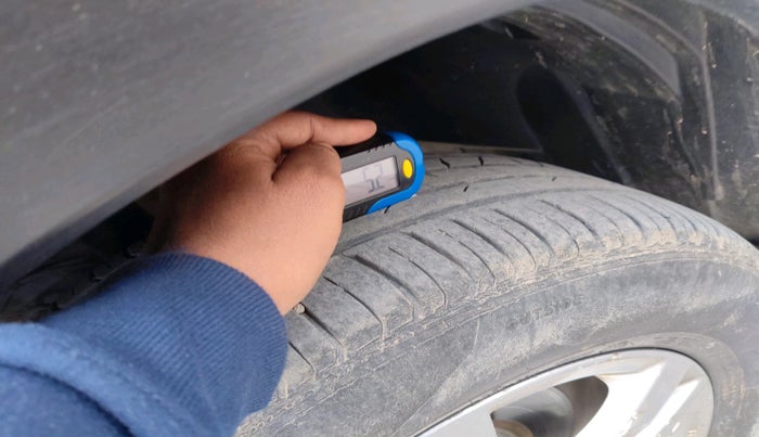 2017 Maruti Vitara Brezza ZDI, Diesel, Manual, 1,71,497 km, tyre