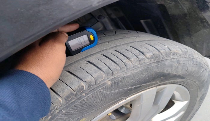 2017 Maruti Vitara Brezza ZDI, Diesel, Manual, 1,71,497 km, tyre