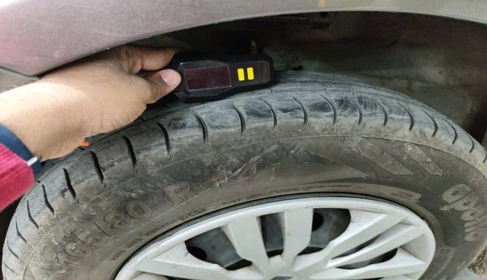 2015 Maruti Swift Dzire VDI, Diesel, Manual, 2,02,130 km, tyre