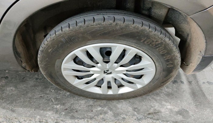 2015 Maruti Swift Dzire VDI, Diesel, Manual, 2,02,130 km, tyre