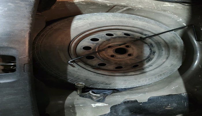 2015 Maruti Swift Dzire VDI, Diesel, Manual, 2,02,130 km, tyre