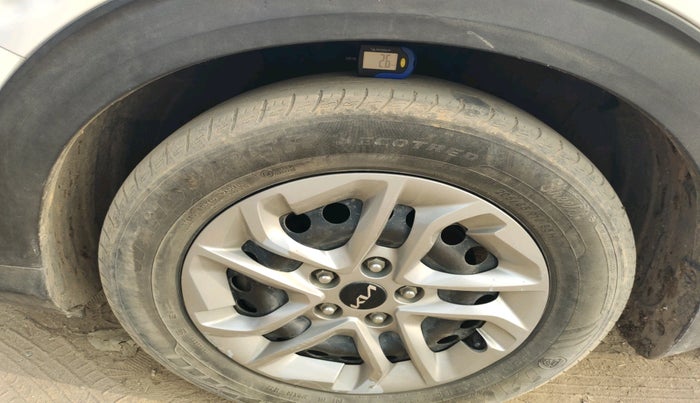 2022 KIA CARENS PRESTIGE 1.5 DIESEL 7 STR, Diesel, Manual, 51,611 km, tyre