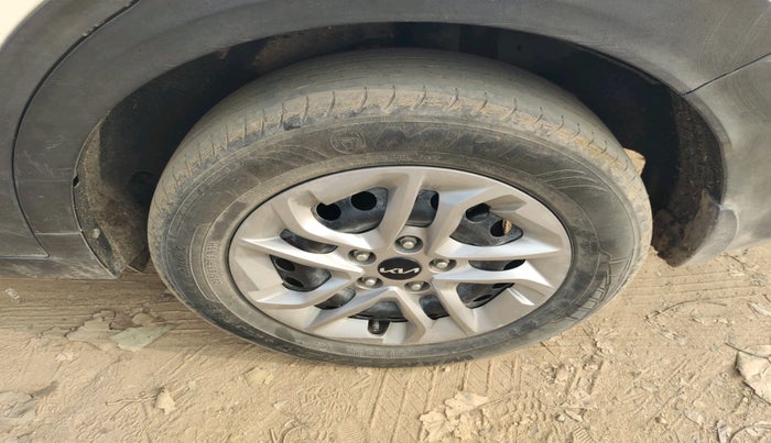 2022 KIA CARENS PRESTIGE 1.5 DIESEL 7 STR, Diesel, Manual, 51,611 km, tyre