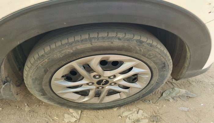 2022 KIA CARENS PRESTIGE 1.5 DIESEL 7 STR, Diesel, Manual, 51,611 km, tyre