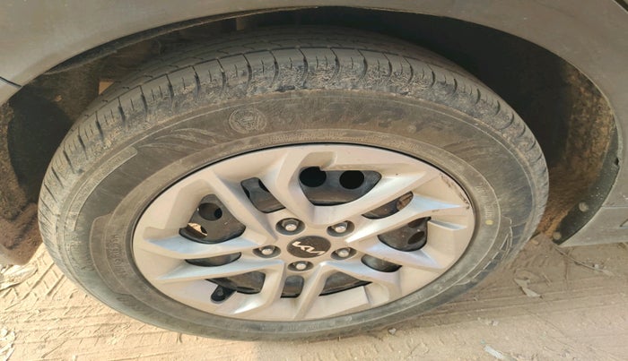 2022 KIA CARENS PRESTIGE 1.5 DIESEL 7 STR, Diesel, Manual, 51,611 km, tyre