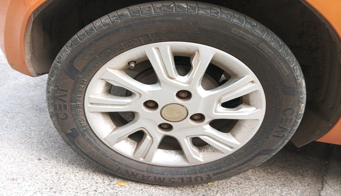 2016 Tata Tiago XZ PETROL, Petrol, Manual, 64,803 km, tyre