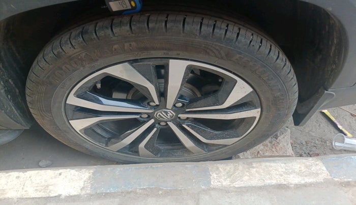 2024 MG HECTOR PLUS Select Pro 1.5 MT 7 STR, Petrol, Manual, 11,030 km, tyre