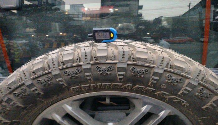 2022 Mahindra Thar LX HARD TOP 4WD MT, Diesel, Manual, 1,01,935 km, tyre