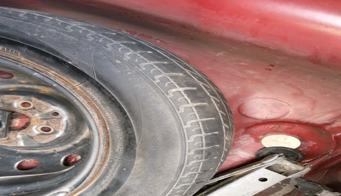 2013 Hyundai Eon ERA +, Petrol, Manual, 41,592 km, tyre