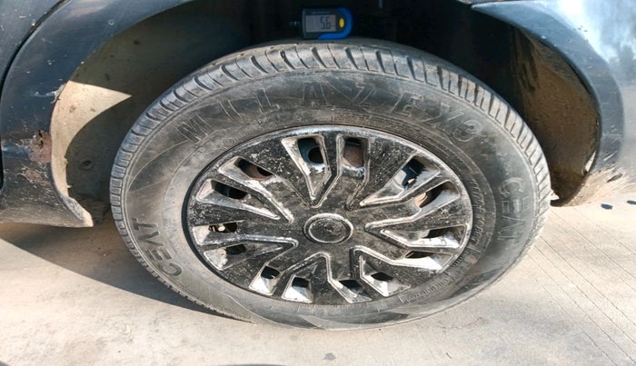 2012 Ford Fiesta Classic LXI 1.4 DIESEL, Diesel, Manual, 1,85,180 km, tyre