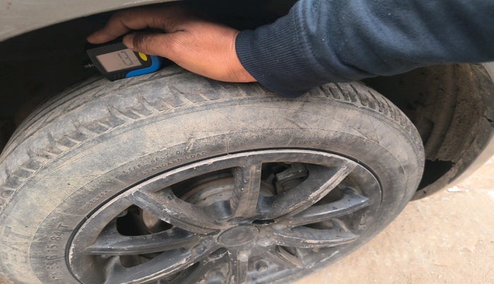 2015 Maruti Swift VXI, Petrol, Manual, 1,29,375 km, tyre