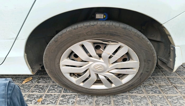 2015 Honda City 1.5L I-VTEC SV, Petrol, Manual, 1,97,153 km, tyre