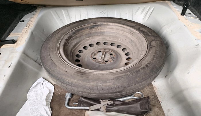 2015 Honda City 1.5L I-VTEC SV, Petrol, Manual, 1,97,153 km, tyre