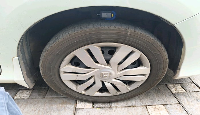 2015 Honda City 1.5L I-VTEC SV, Petrol, Manual, 1,97,153 km, tyre