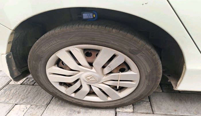 2015 Honda City 1.5L I-VTEC SV, Petrol, Manual, 1,97,153 km, tyre