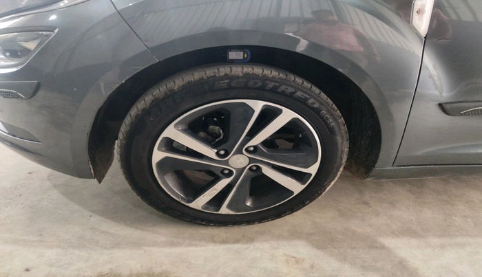 2023 Tata ALTROZ XZ + SUNROOF, Petrol, Manual, 1,81,481 km, tyre