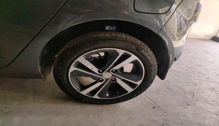 2023 Tata ALTROZ XZ + SUNROOF, Petrol, Manual, 1,81,481 km, tyre