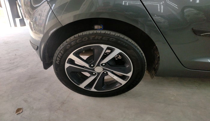 2023 Tata ALTROZ XZ + SUNROOF, Petrol, Manual, 1,81,481 km, tyre