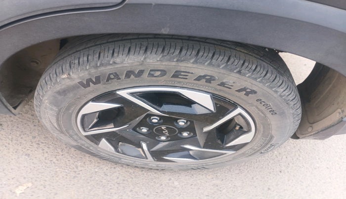 2024 KIA SONET HTX 1.0 TURBO PETROL IMT, Petrol, Manual, 33,216 km, tyre