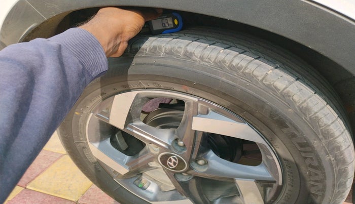 2022 Hyundai VENUE SX 1.5 (O) EXECUTIVE CRDI, Diesel, Manual, 1,49,063 km, tyre