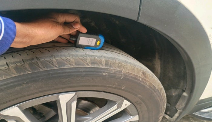 2025 Mahindra XUV700 AX 7 D AT 7 STR, Diesel, Automatic, 32,640 km, tyre