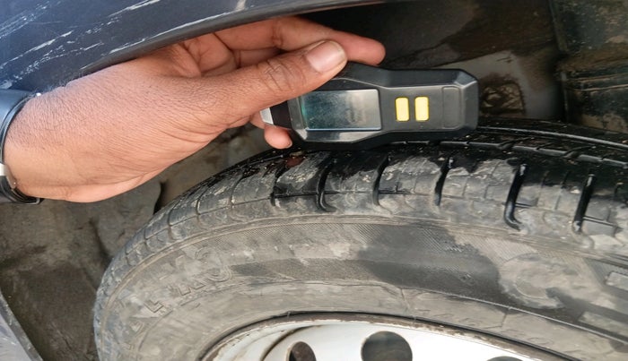 2015 Hyundai Eon ERA +, Petrol, Manual, 38,766 km, tyre