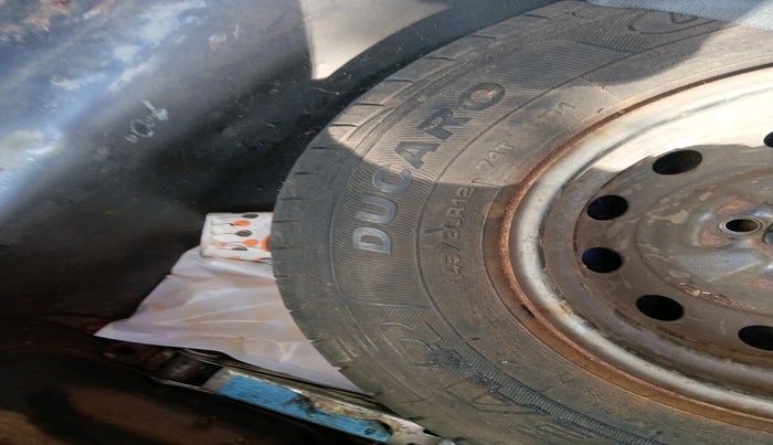 2015 Hyundai Eon ERA +, Petrol, Manual, 38,766 km, tyre