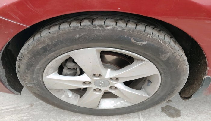 2013 Hyundai New Elantra 1.6 CRDI, Diesel, Manual, 81,000 km, tyre