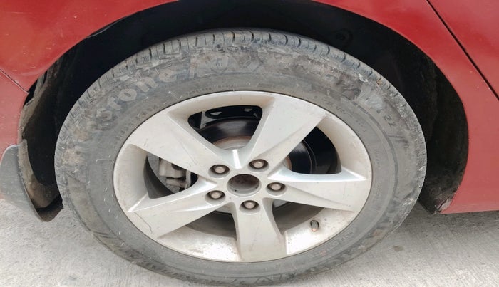 2013 Hyundai New Elantra 1.6 CRDI, Diesel, Manual, 81,000 km, tyre