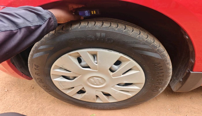 2015 Maruti Swift LXI (O), Petrol, Manual, 53,086 km, tyre