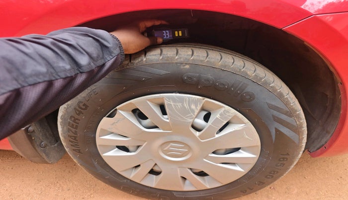 2015 Maruti Swift LXI (O), Petrol, Manual, 53,086 km, tyre