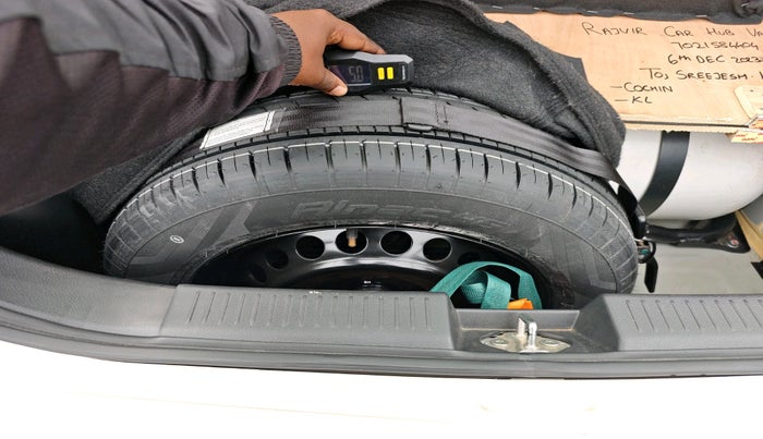 2023 Maruti Baleno  ZETA CNG 1.2L, Petrol, Manual, 1,24,492 km, tyre