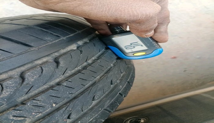 2016 Hyundai Creta SX 1.6 DIESEL, Diesel, Manual, 3,57,927 km, tyre