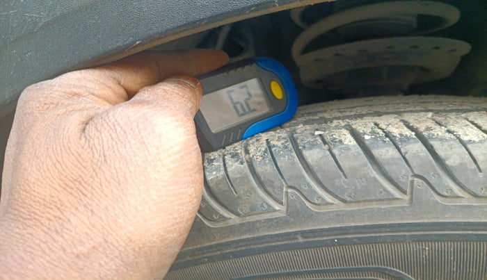 2016 Hyundai Creta SX 1.6 DIESEL, Diesel, Manual, 3,57,927 km, tyre