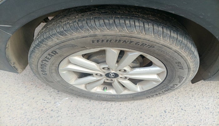 2016 Hyundai Creta SX 1.6 DIESEL, Diesel, Manual, 3,57,927 km, tyre