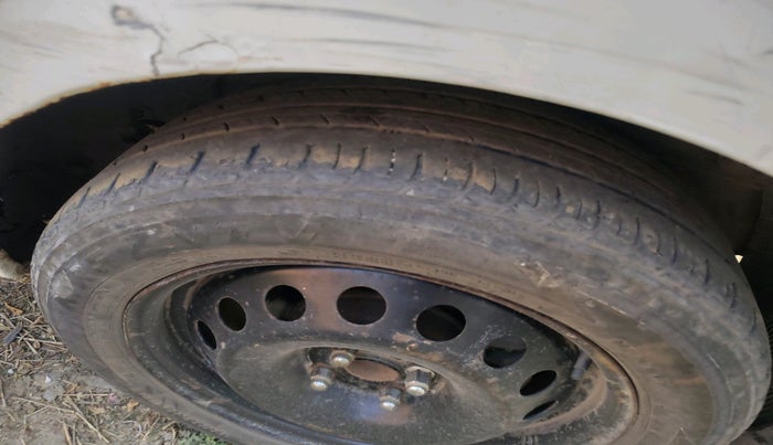 2014 Hyundai Verna FLUIDIC 1.6 CRDI SX, Diesel, Manual, 1,02,657 km, tyre