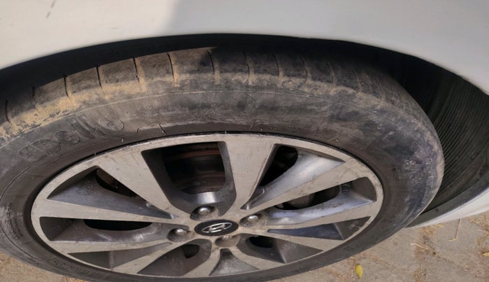 2014 Hyundai Verna FLUIDIC 1.6 CRDI SX, Diesel, Manual, 1,02,657 km, tyre